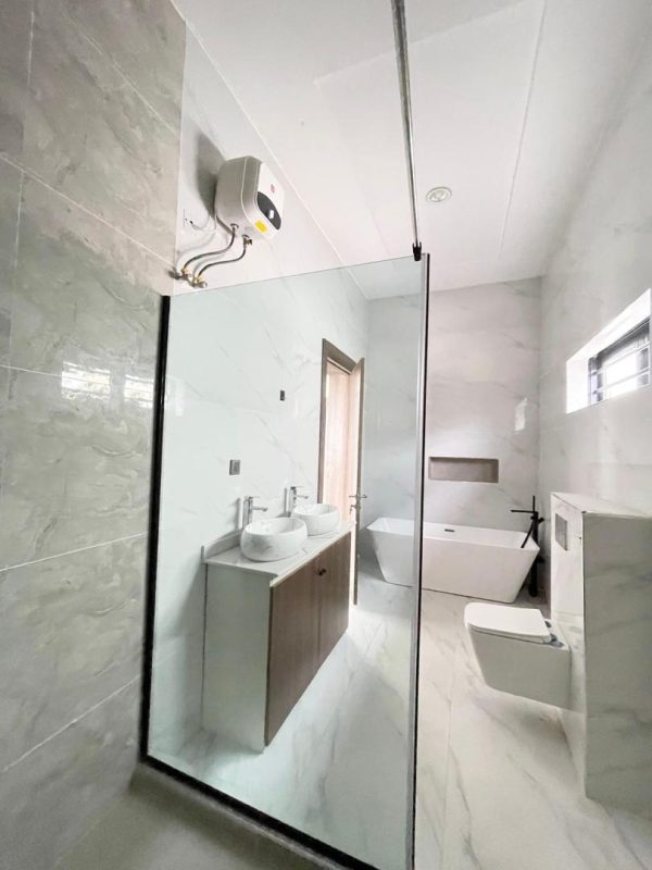 IMG-20251018-WA0399 5 Bedroom House for Sale in Ikate Lekki – Luxury, Comfort & Investment!