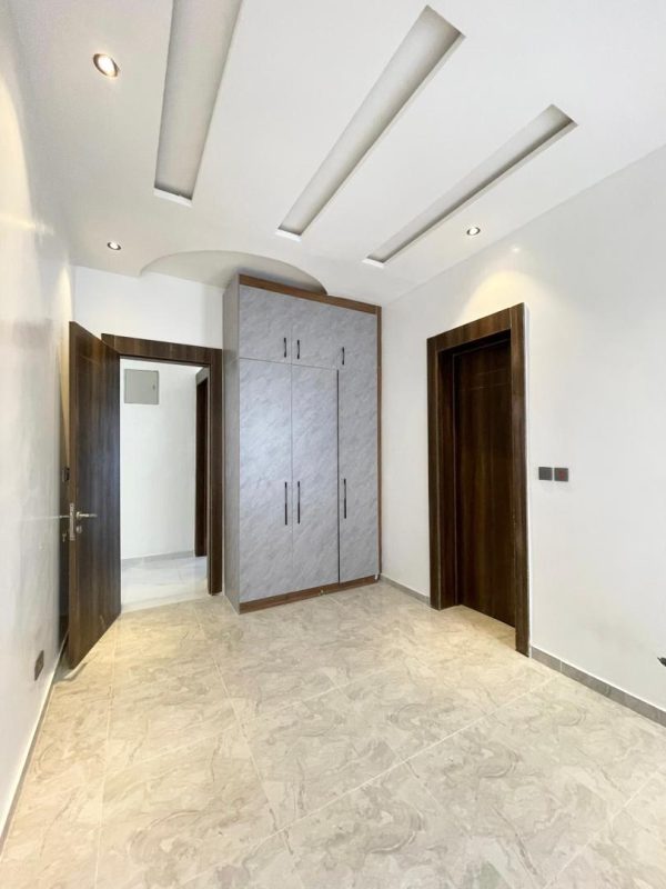 IMG-20251018-WA0409 5 Bedroom House for Sale in Ikate Lekki – Luxury, Comfort & Investment!