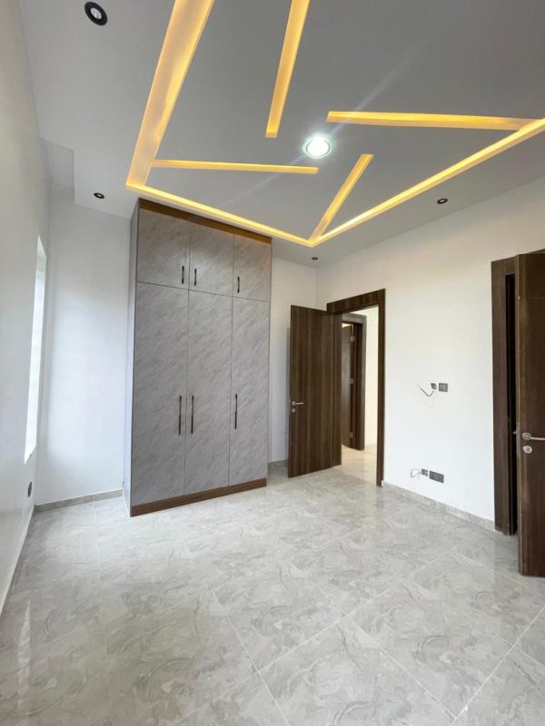 IMG-20251018-WA0411 5 Bedroom House for Sale in Ikate Lekki – Luxury, Comfort & Investment!