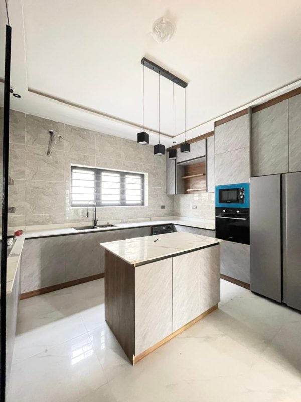 IMG-20251018-WA0414 5 Bedroom House for Sale in Ikate Lekki – Luxury, Comfort & Investment!