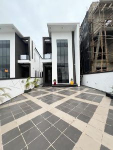 5 Bedroom House for Sale in Ikota Lekki, Lagos 🏡 | spacious interiors + Pool Mansion ₦380M